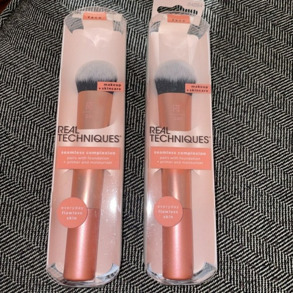REAL TECHNIQUES SEAMLESS FOUNDATION FACE BRUSH RT241 FLAWLESS‎ SKIN FINISH 2x